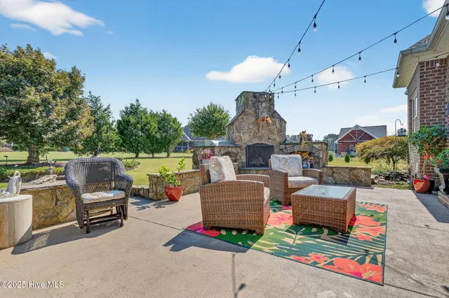 $829,900 | 296 Shoreline Drive, Princeton, NC 27569