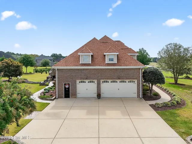 $829,900 | 296 Shoreline Drive, Princeton, NC 27569