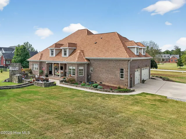 $829,900 | 296 Shoreline Drive, Princeton, NC 27569