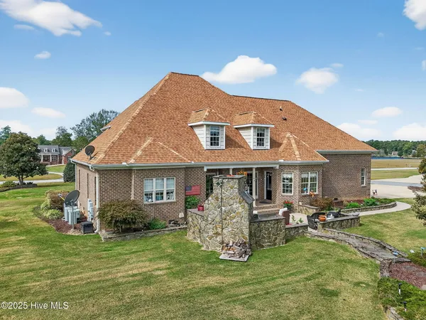 $799,900 | 296 Shoreline Drive, Princeton, NC 27569