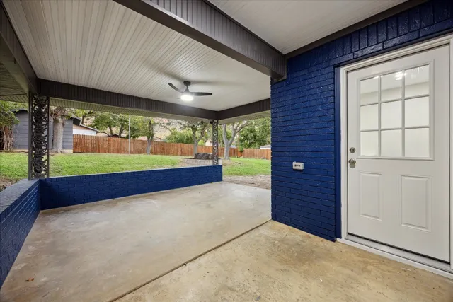 a view of an entrance of the house