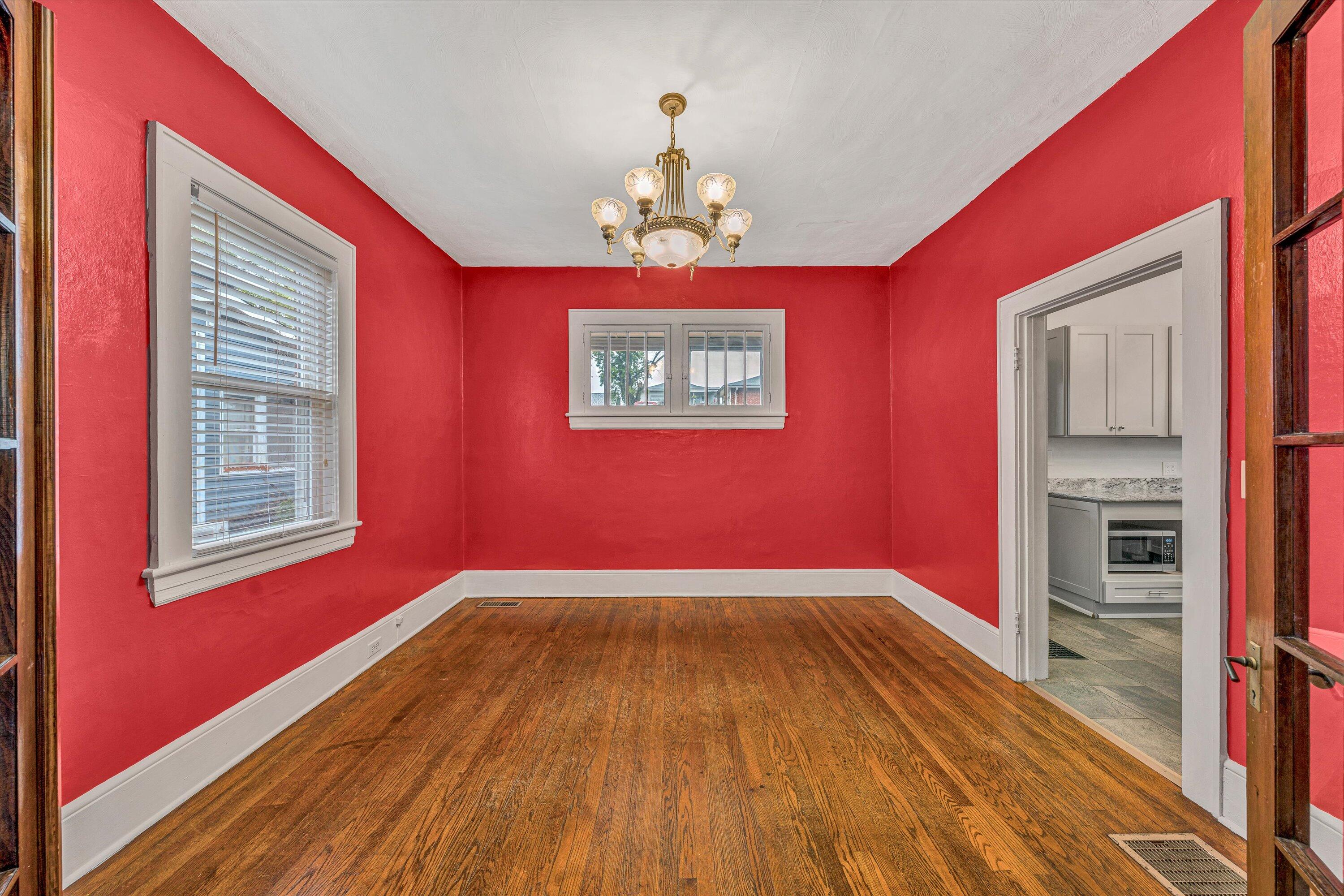 1129 Howbert Avenue Southwest Roanoke, VA 24015 - Photo 10 of 37 10-DSC00013