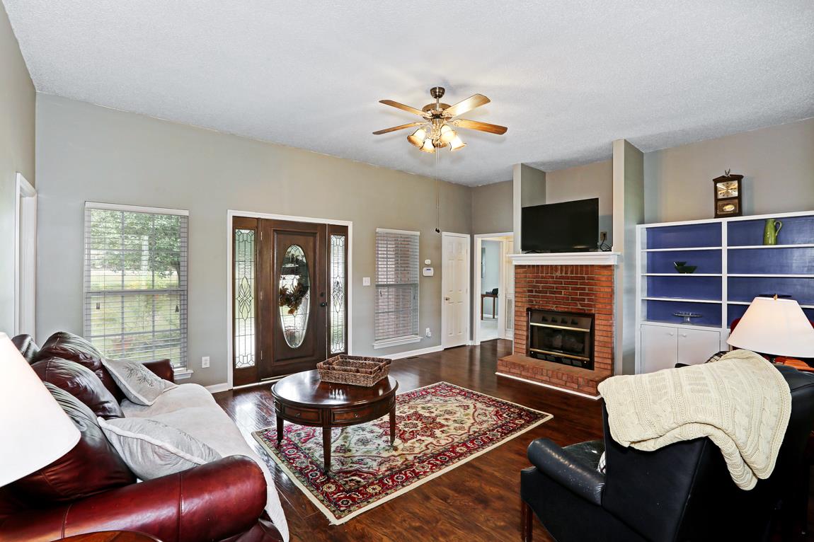 206 Macedonia Road Ardmore, AL 35739 - Photo 6 of 21 Reverse view of living room.
