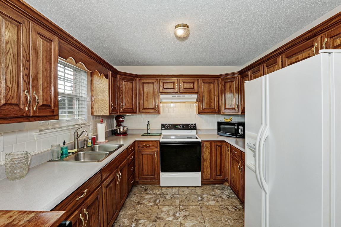 206 Macedonia Road Ardmore, AL 35739 - Photo 7 of 21 Kitchen showing tile back splash and lots of counter top space.