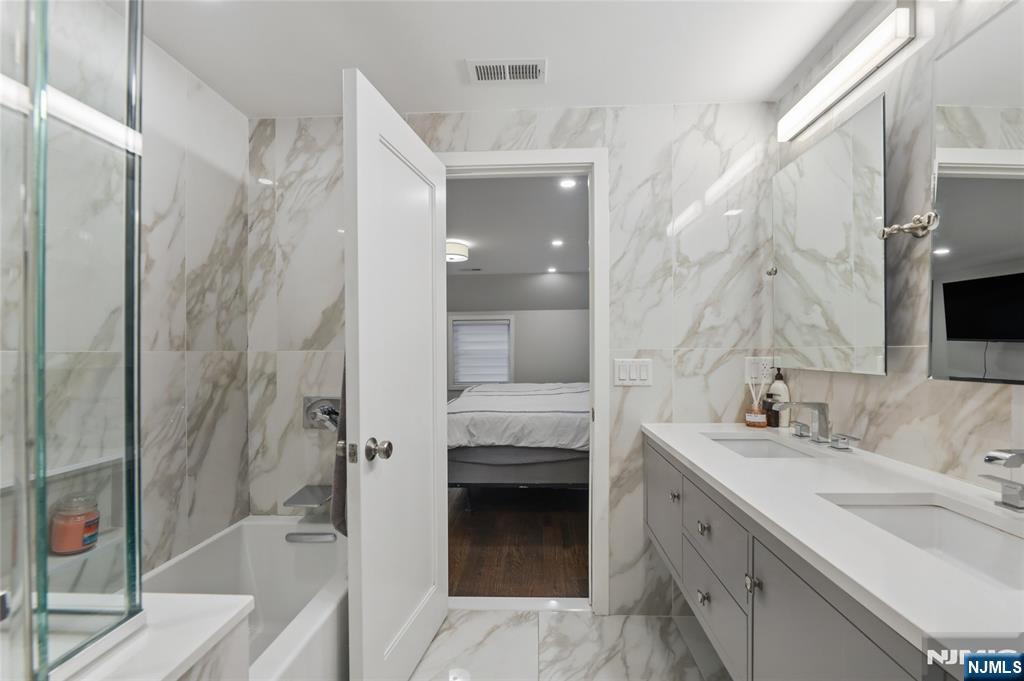 373 Briarcliffe Road Teaneck, NJ 07666 - Photo 14 of 29