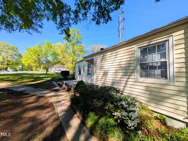 a view of a backyard and a tree