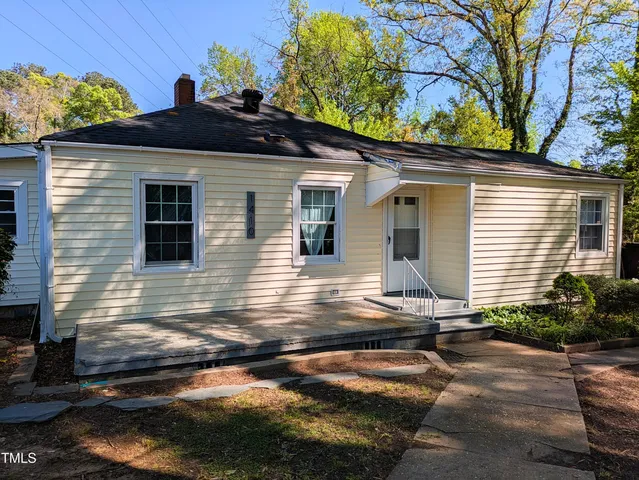 a front view of house with yard