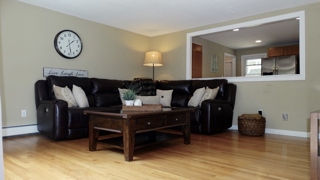 144 Colorado Street Springfield, MA 01118 - Photo 3 of 28