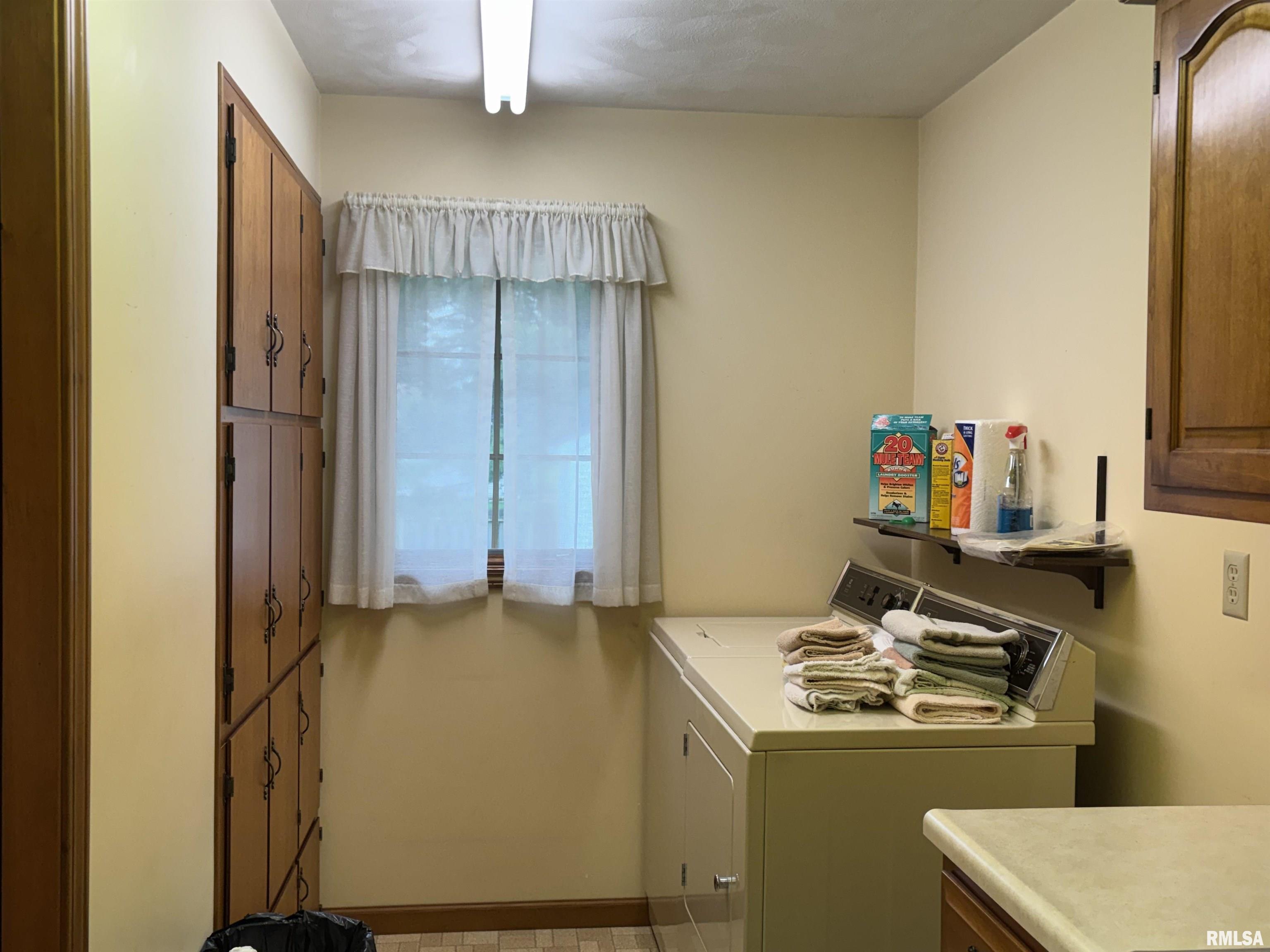 2524 Winfield Drive Springfield, IL 62704 - Photo 15 of 32
