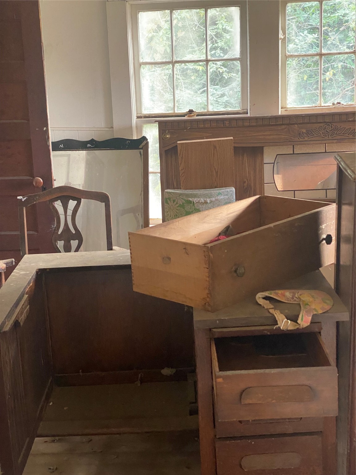 301 South Roberts Street Gilmer, TX 75644 - Photo 10 of 15 a bathroom with a sink and a window