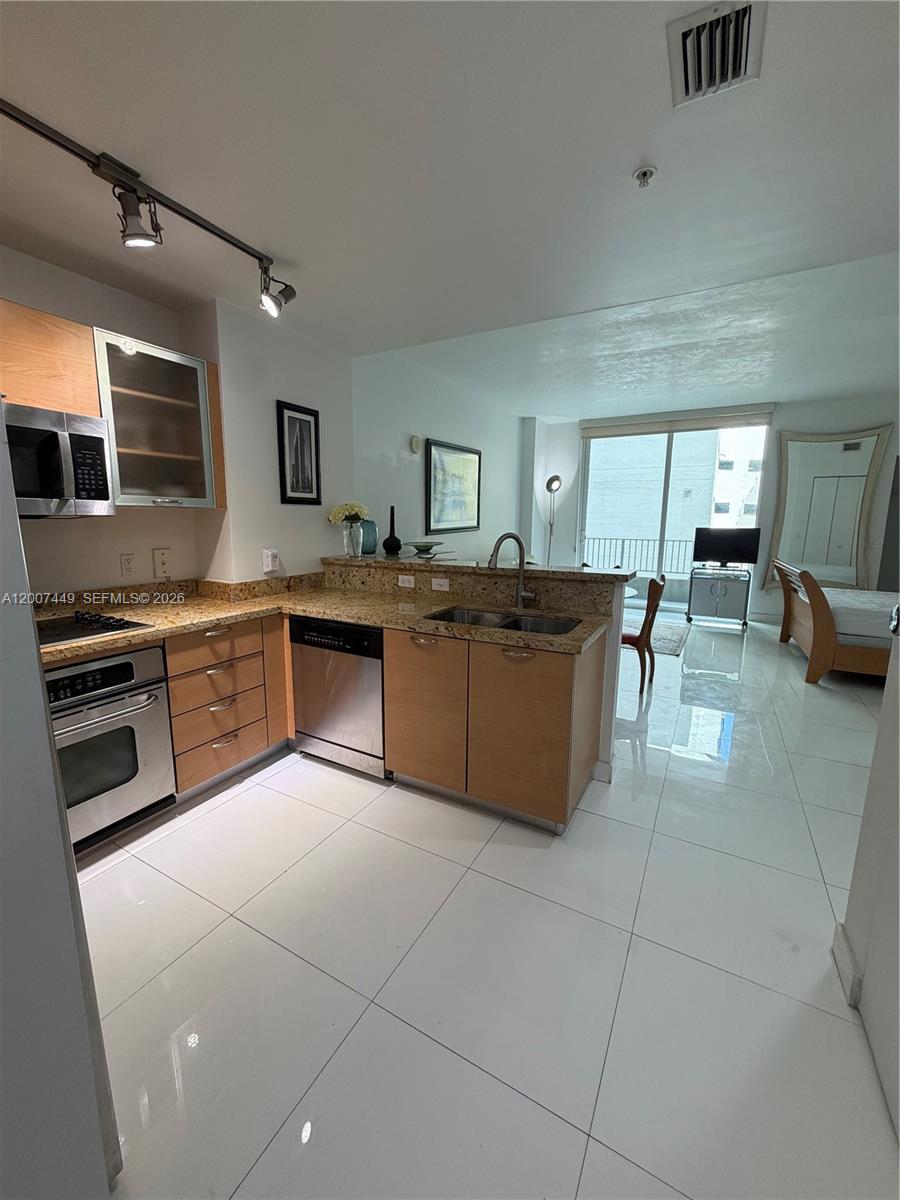 3180 Southwest 22nd Terrace, Unit 302 Miami, FL 33145 - Photo 6 of 28