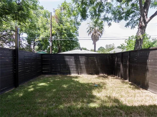 $3,999 | 1023 East 24th Street, Houston, TX 77009