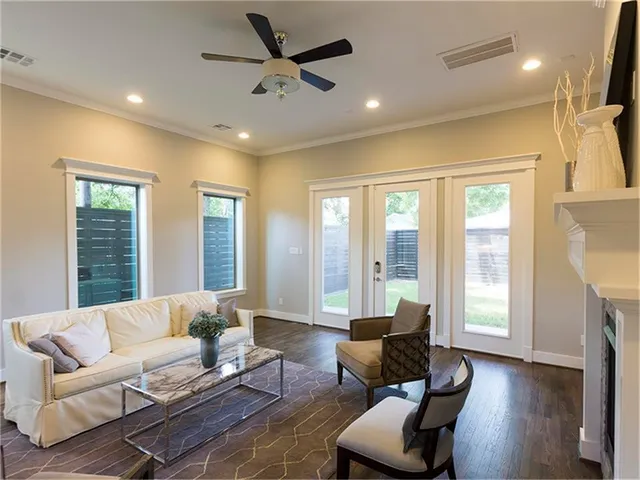 $3,999 | 1023 East 24th Street, Houston, TX 77009