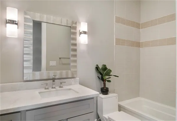 $3,999 | 1023 East 24th Street, Houston, TX 77009