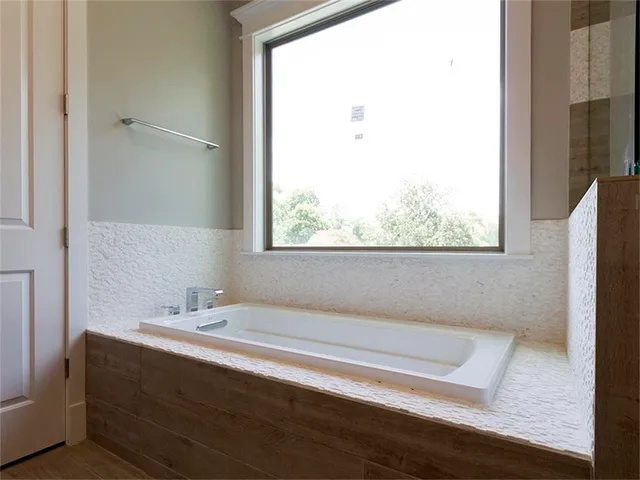 $3,999 | 1023 East 24th Street, Houston, TX 77009