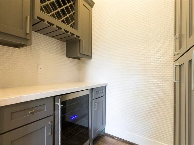 $3,999 | 1023 East 24th Street, Houston, TX 77009