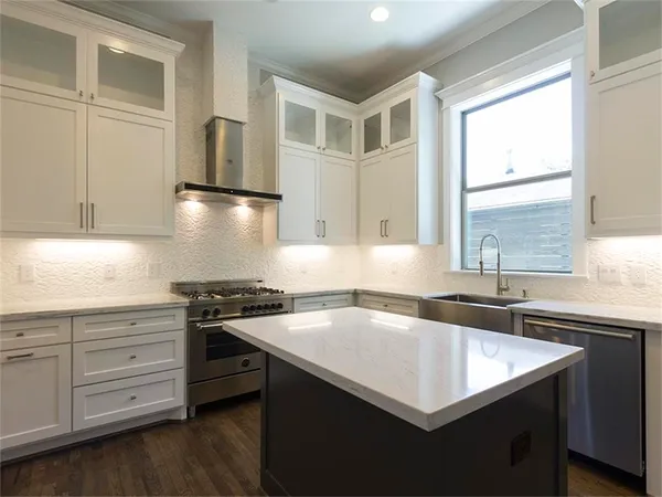 $3,999 | 1023 East 24th Street, Houston, TX 77009