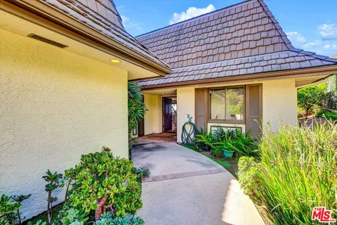 $2,888,000 | 441 Audraine Drive, Glendale, CA 91202