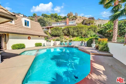 $2,888,000 | 441 Audraine Drive, Glendale, CA 91202