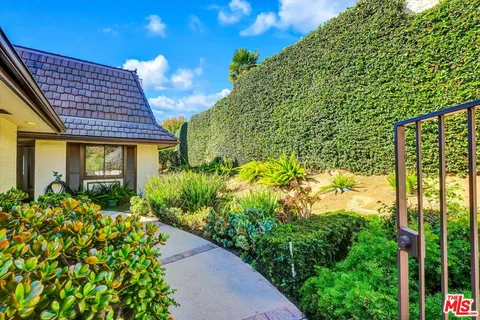 $2,888,000 | 441 Audraine Drive, Glendale, CA 91202