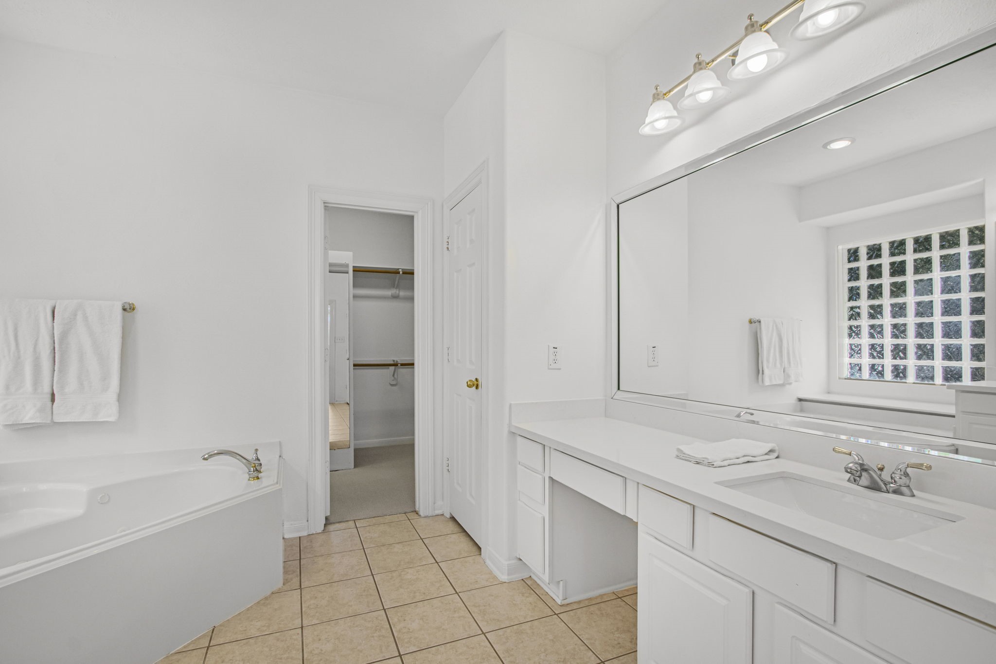 6731 Pinetop Glen Lane Spring, TX 77379 - Photo 26 of 47 a spacious bathroom with a sink a mirror and a bathtub