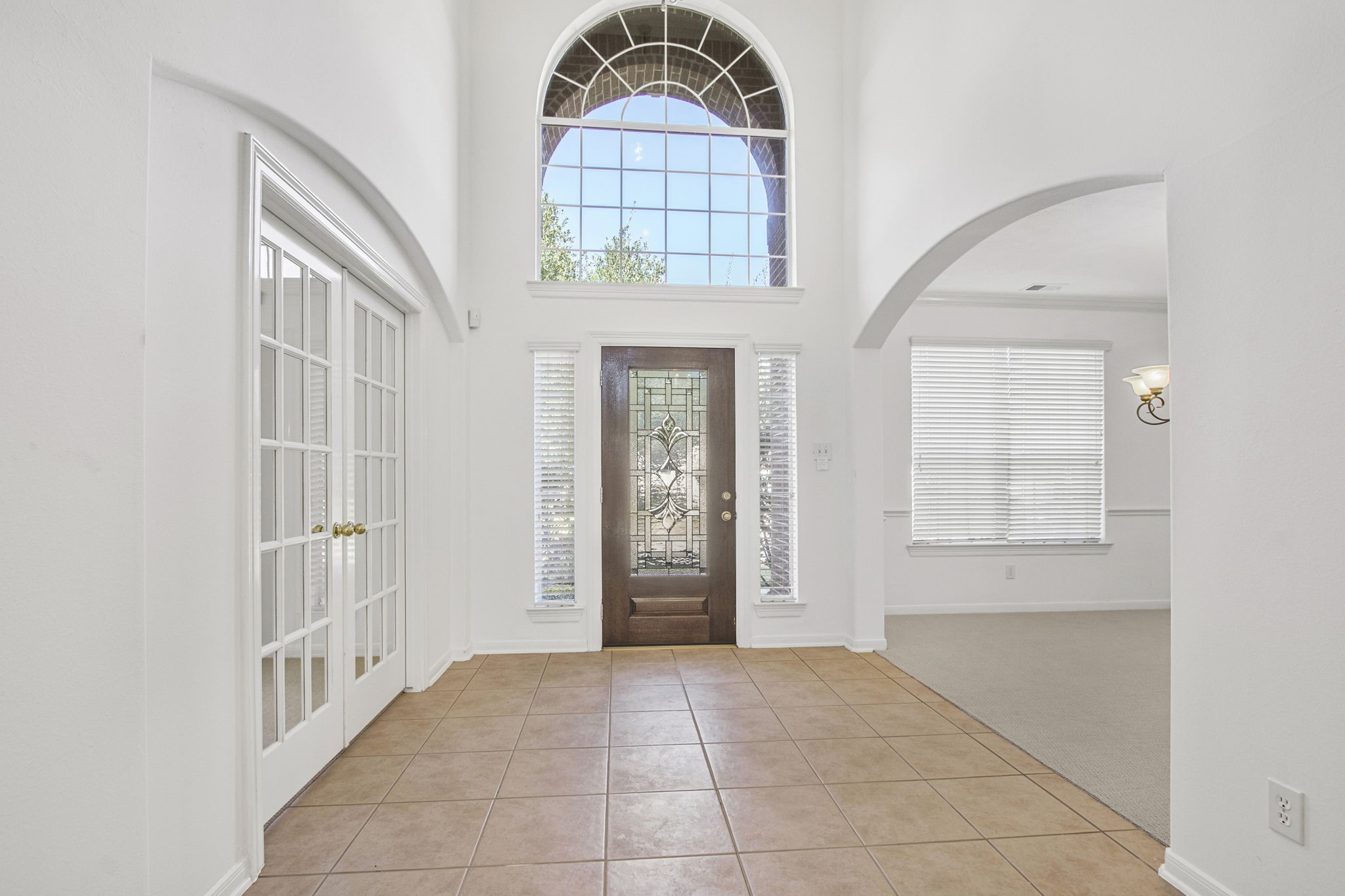 6731 Pinetop Glen Lane Spring, TX 77379 - Photo 5 of 47 an empty room with windows and closet