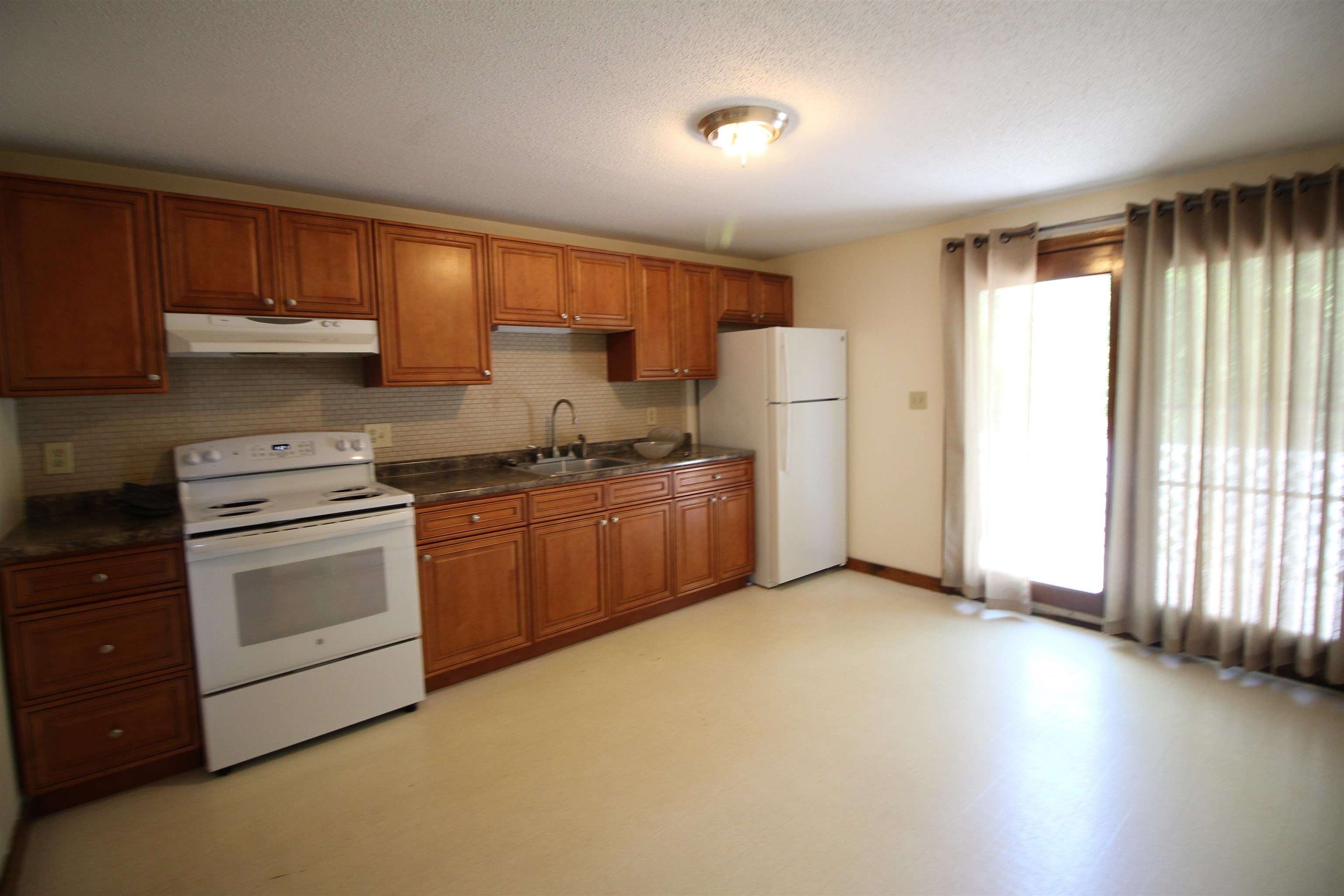 84 Franklin Street, Unit 1 Derry, NH 03038 - Photo 3 of 9