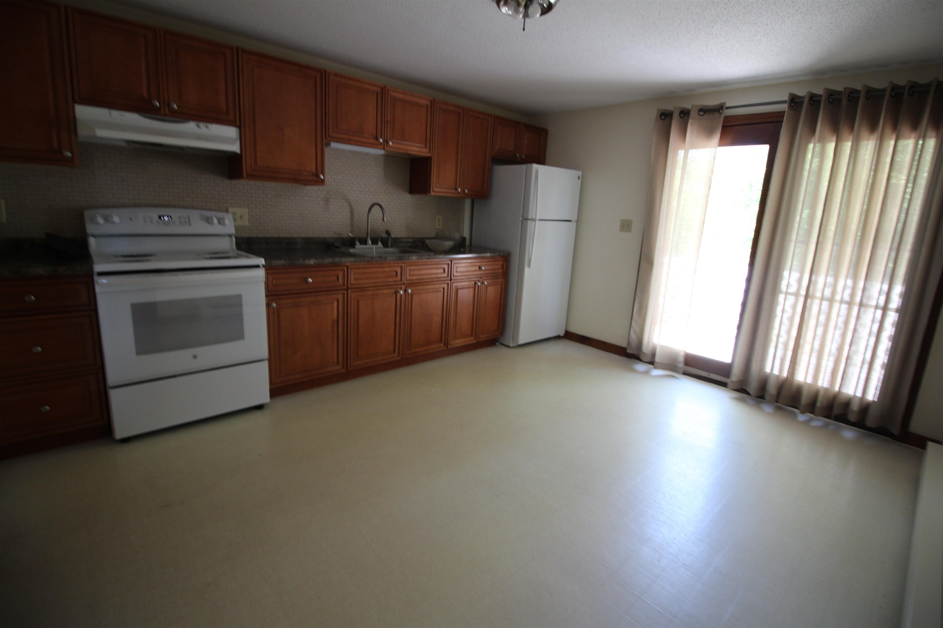 84 Franklin Street, Unit 1 Derry, NH 03038 - Photo 4 of 9