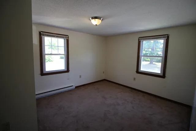 $1,950 | 84 Franklin Street, Unit 1, Derry, NH 03038