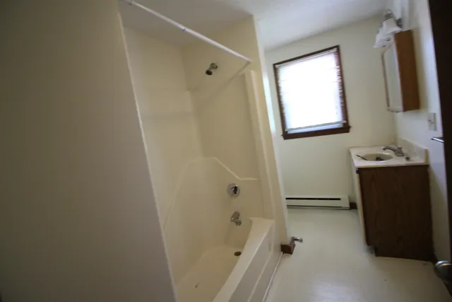 $1,950 | 84 Franklin Street, Unit 1, Derry, NH 03038