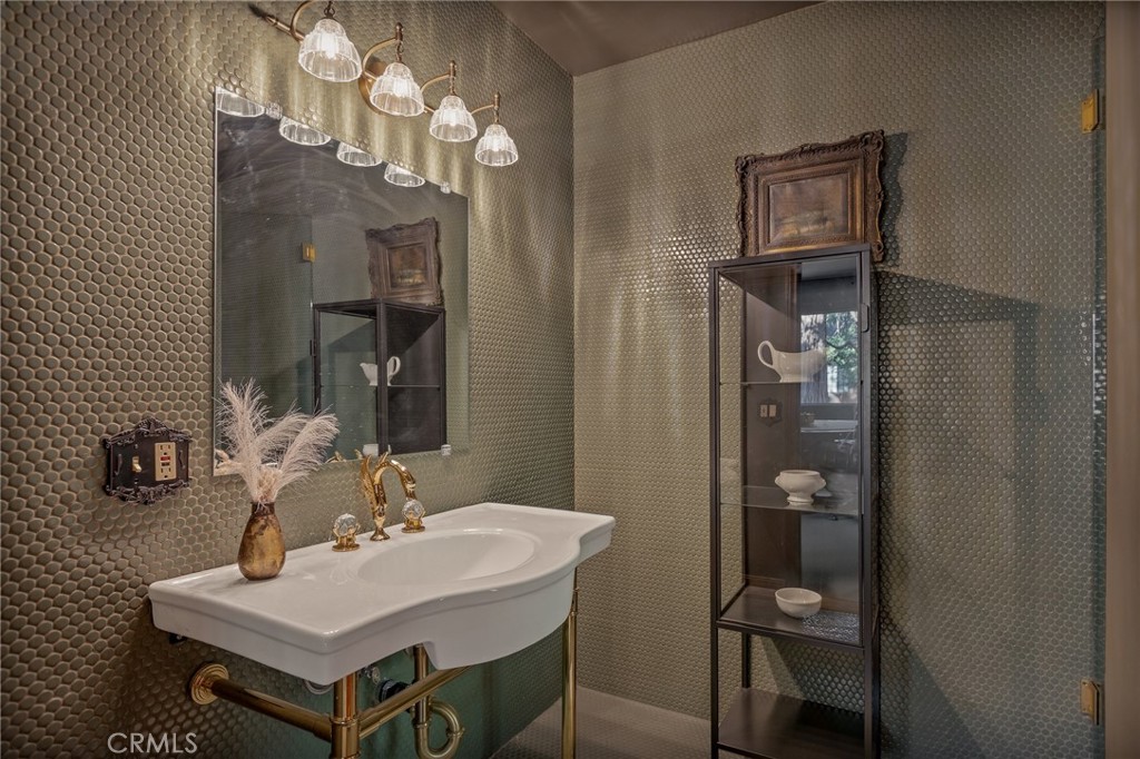 27538 West Shore Road Lake Arrowhead, CA 92352 - Photo 21 of 44