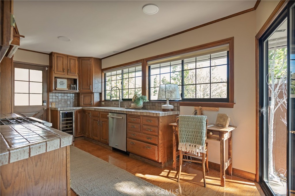 27538 West Shore Road Lake Arrowhead, CA 92352 - Photo 7 of 44