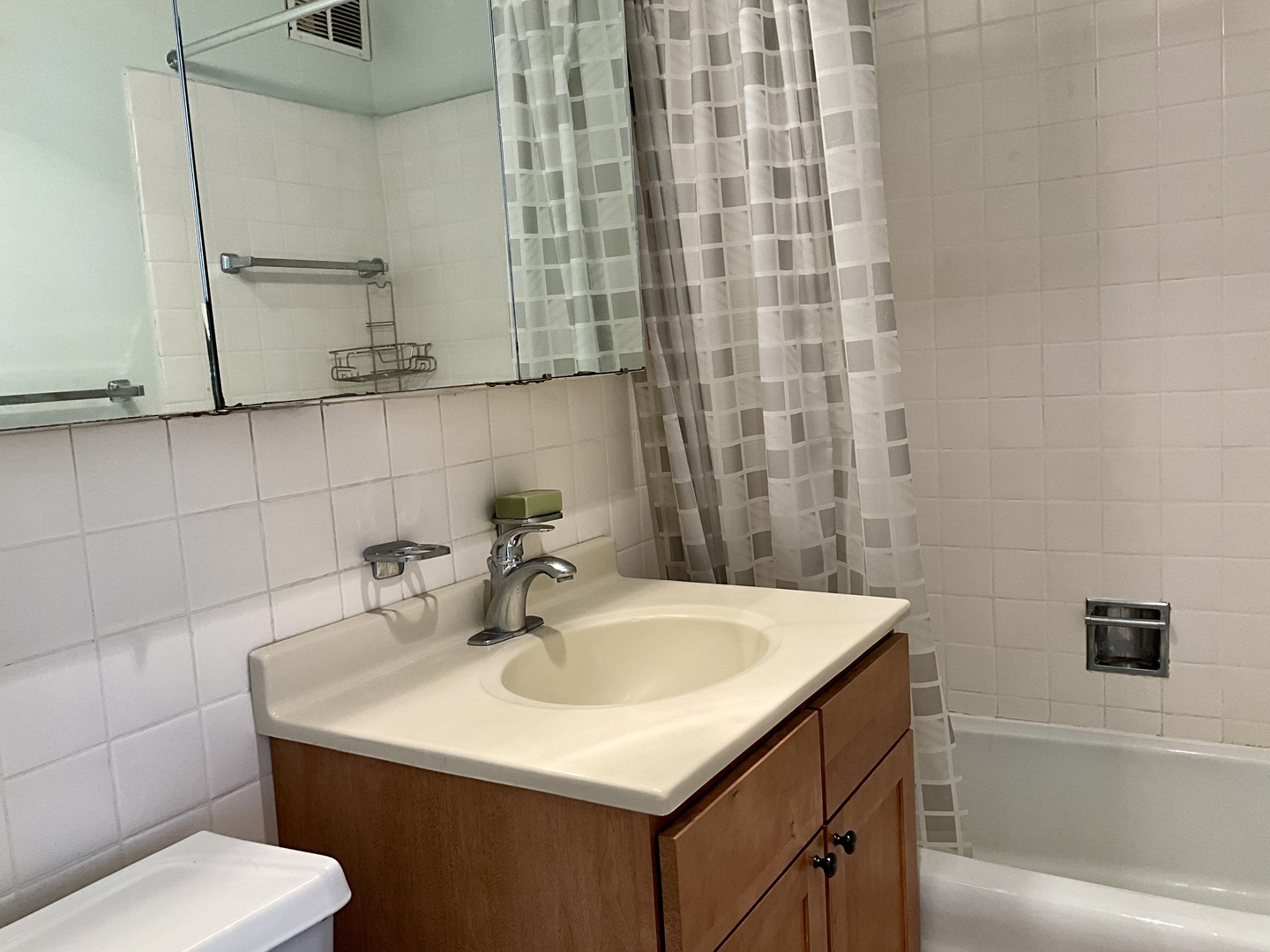 655 West Irving Park Road, Unit 3809 Chicago, IL 60613 - Photo 16 of 37