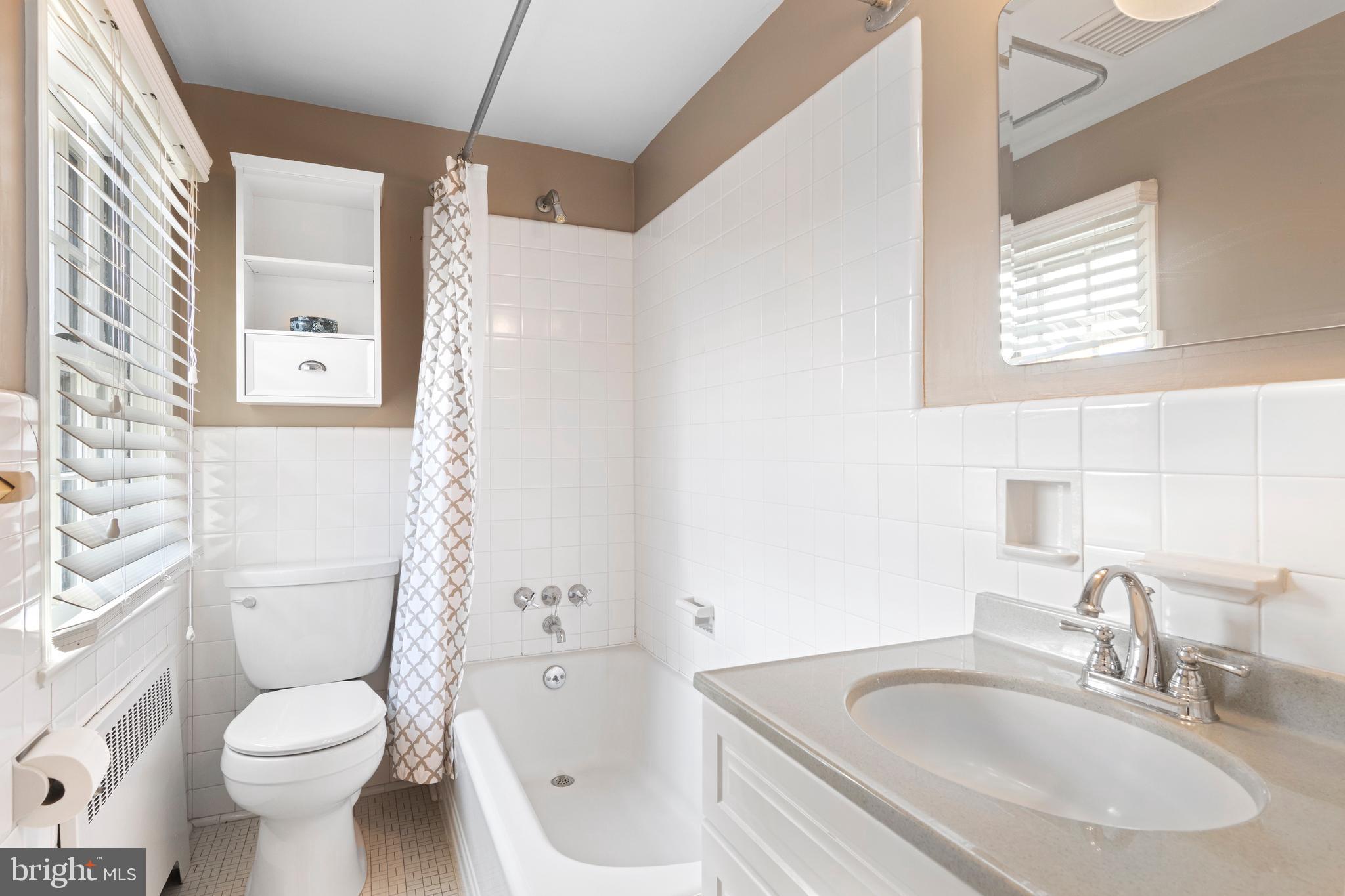 501 Rutgers Avenue Swarthmore, PA 19081 - Photo 31 of 40 Hall Bathroom with tub/shower combo