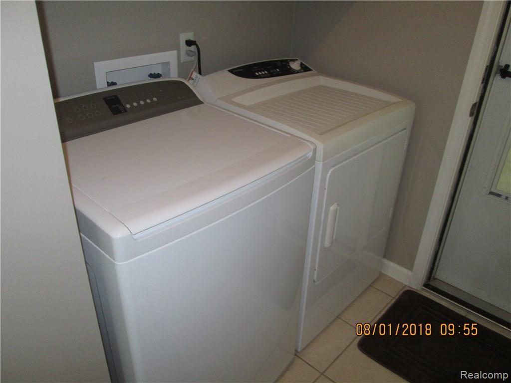 2438 Beach Road Port Huron, MI 48060 - Photo 36 of 72 IMG_4498.JPG