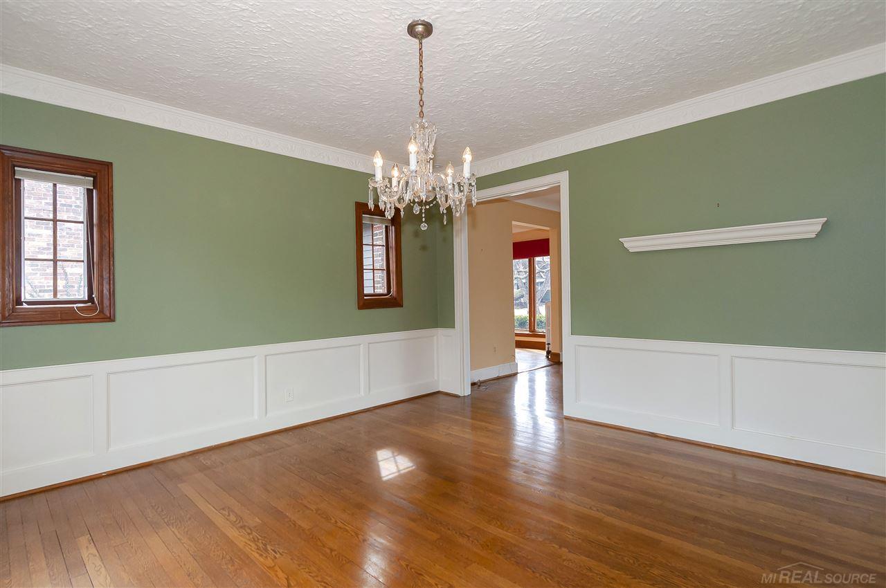 814 Barrington Road Grosse Pointe, MI 48230 - Photo 11 of 32 50007901-10.JPG