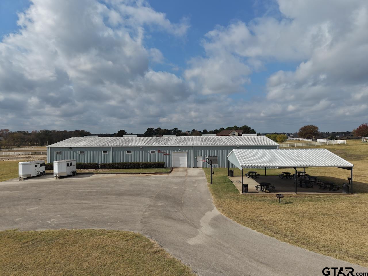 15431 C R 424 Lindale, TX 75771 - Photo 14 of 22 a view of residential houses with city view