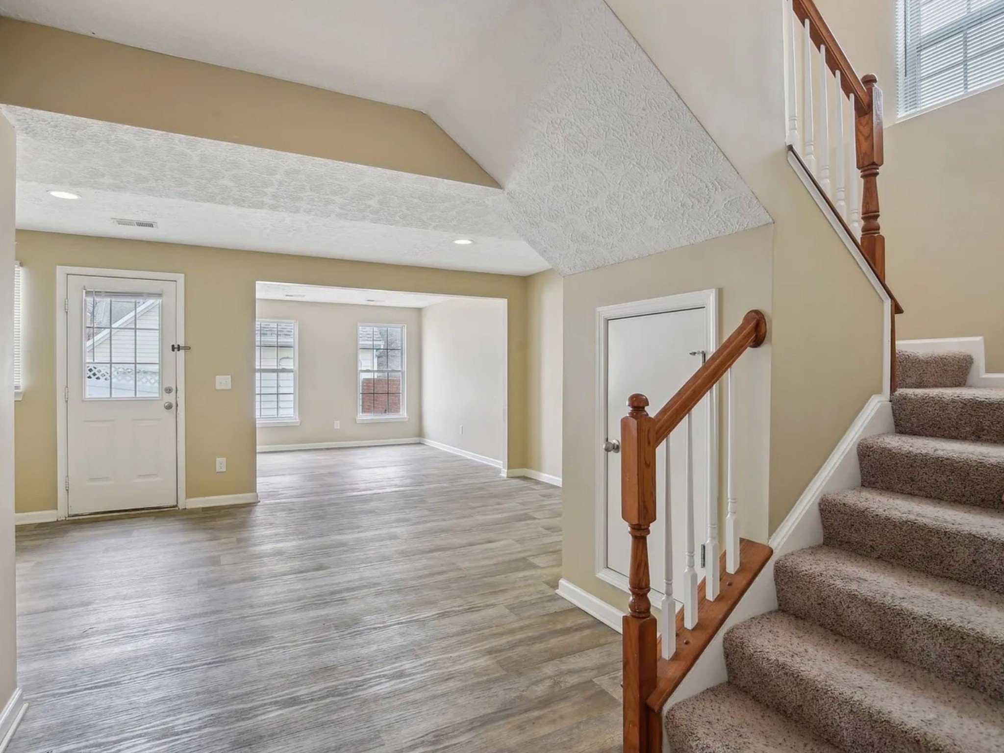 7841 Heaton Way Nashville, TN 37211 - Photo 14 of 25 a view of an entryway with wooden floor and livingroom