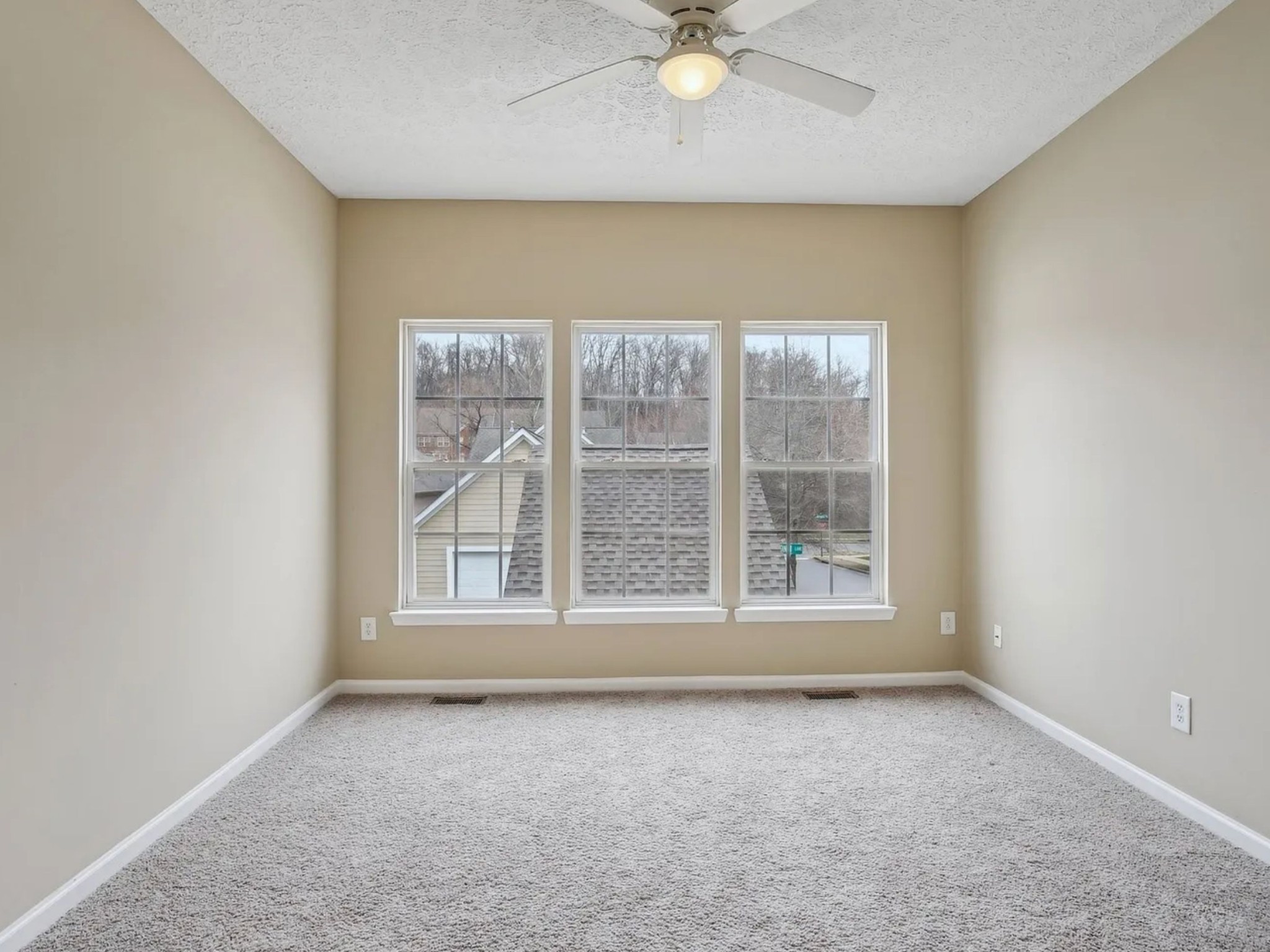 7841 Heaton Way Nashville, TN 37211 - Photo 5 of 25 an empty room with a window