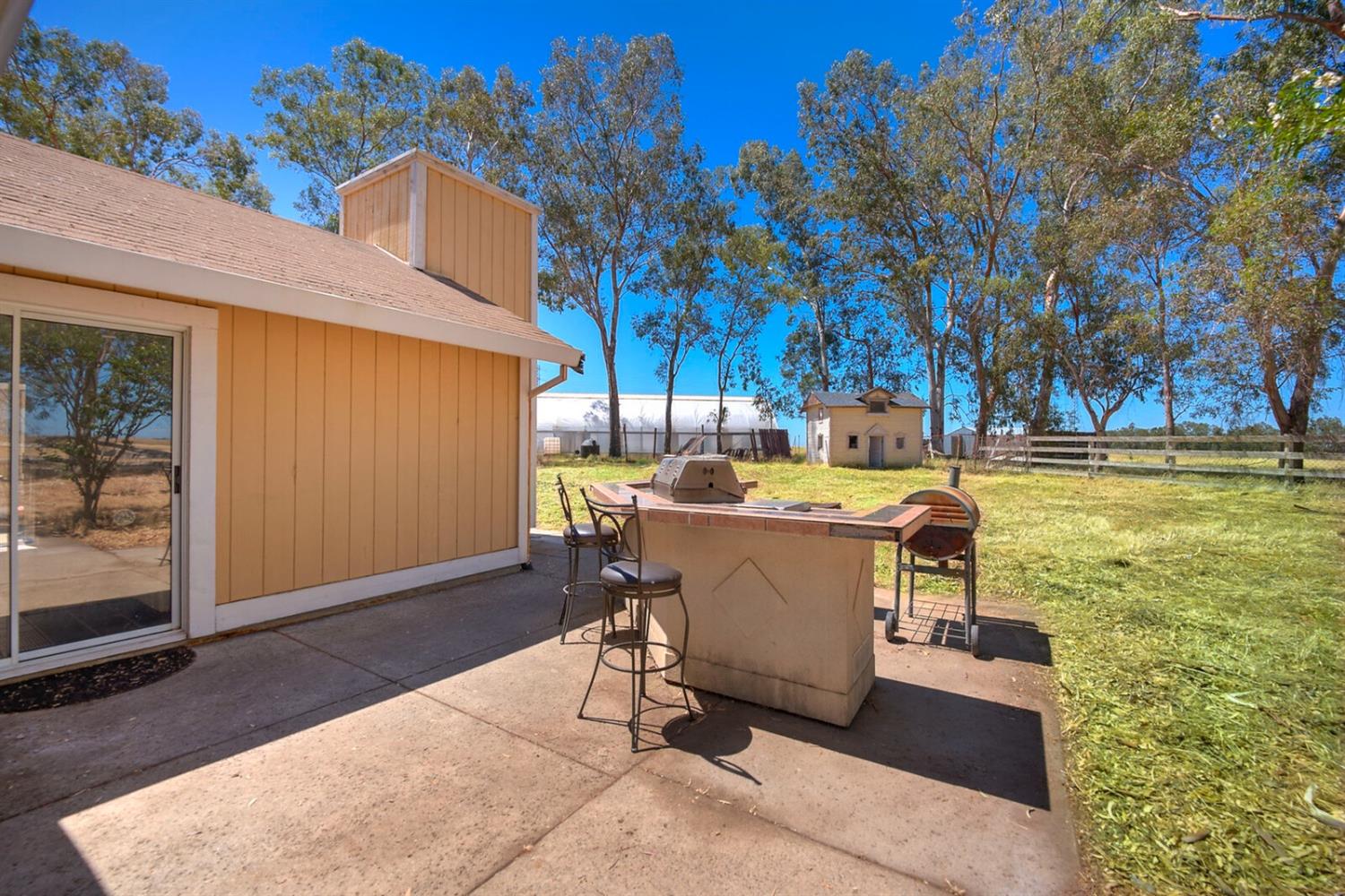 4427 East Catlett Road Lincoln, CA 95648 - Photo 35 of 51 a view of a patio with table and chairs and potted plants