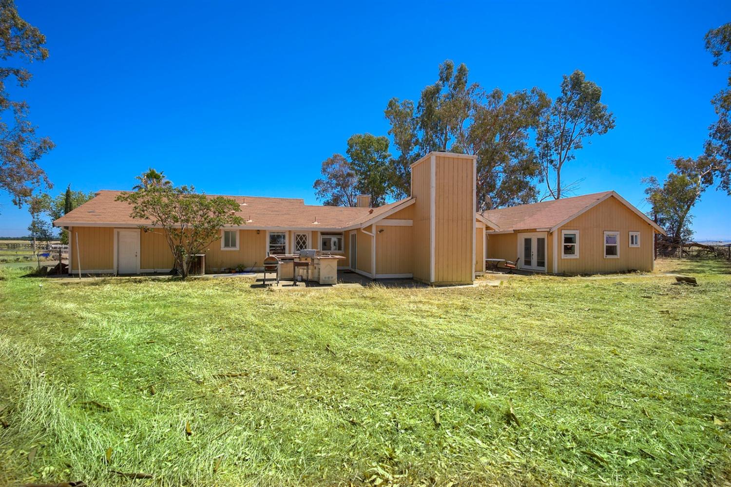 4427 East Catlett Road Lincoln, CA 95648 - Photo 36 of 51 a front view of a house with a garden and yard