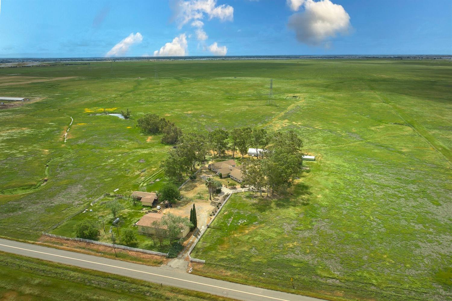 4427 East Catlett Road Lincoln, CA 95648 - Photo 5 of 51 a view of an ocean from a yard