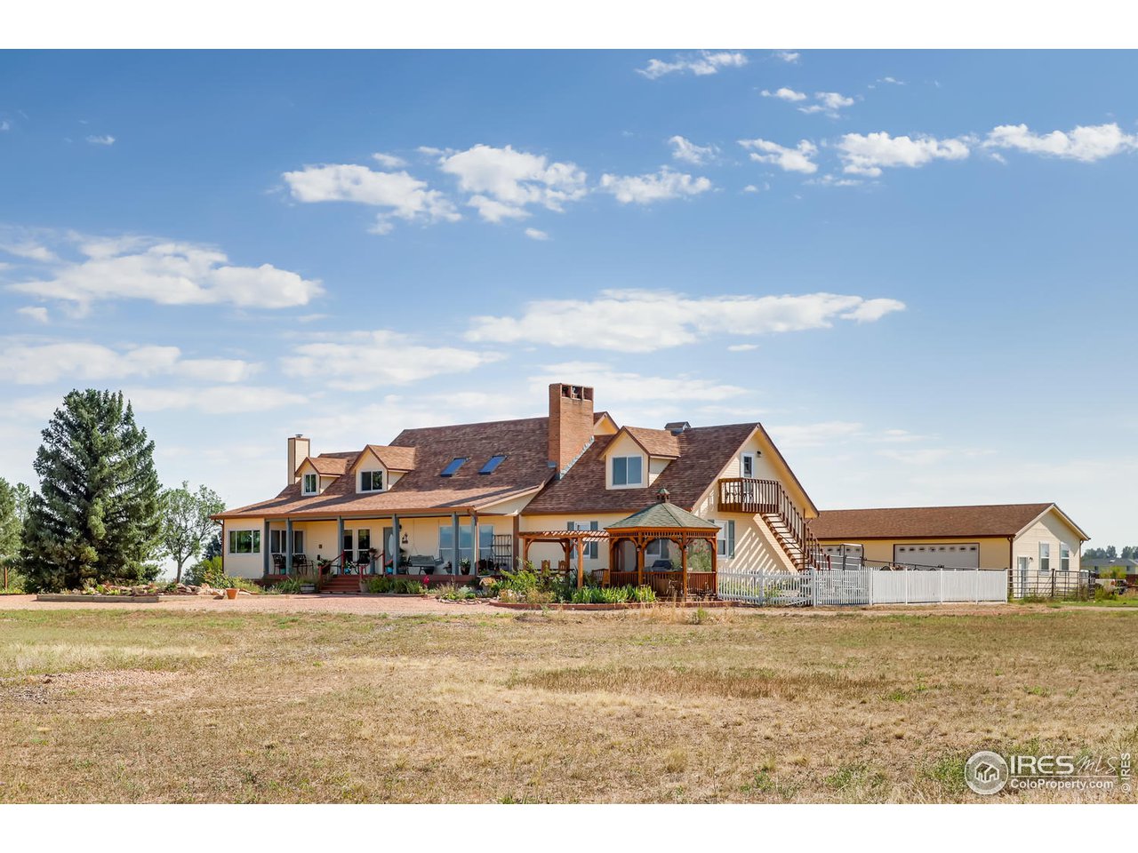 11840 Wasatch Road Longmont, CO 80504 - Photo 1 of 38 a front view of house with yard