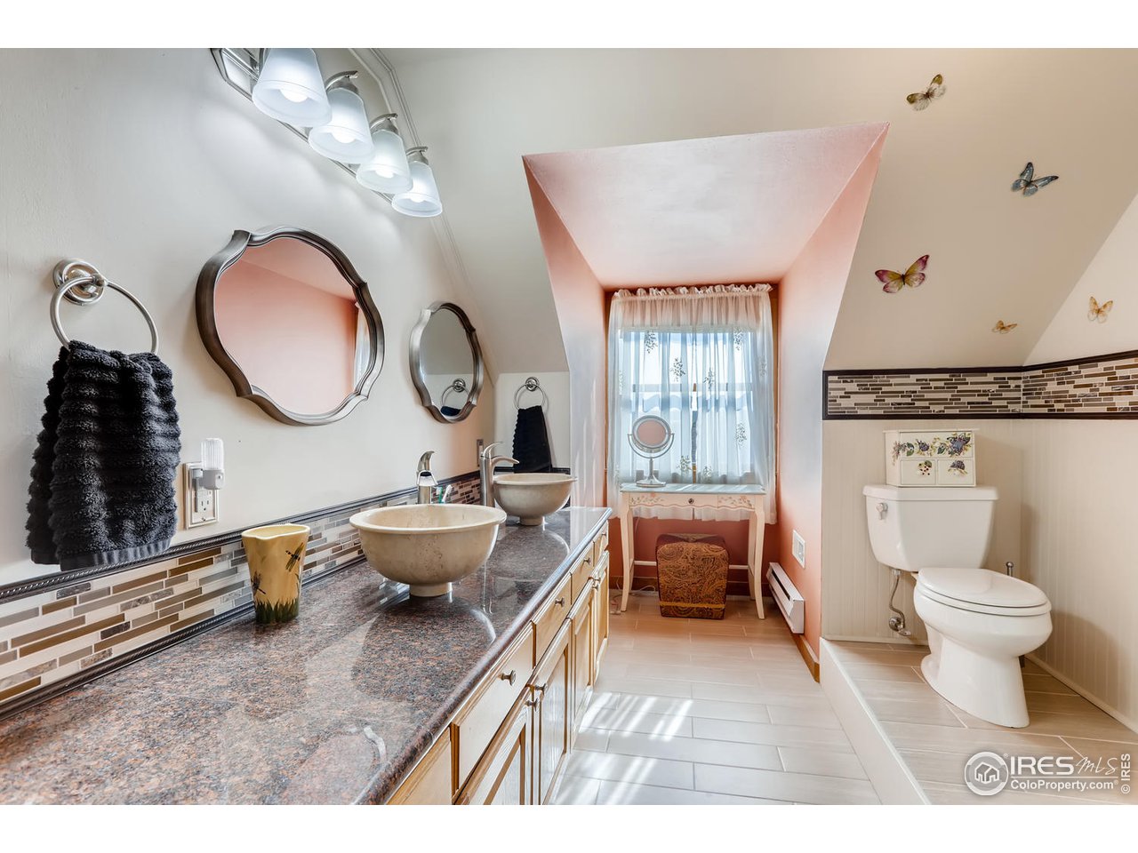 11840 Wasatch Road Longmont, CO 80504 - Photo 22 of 38 a bathroom with a toilet a sink and mirror