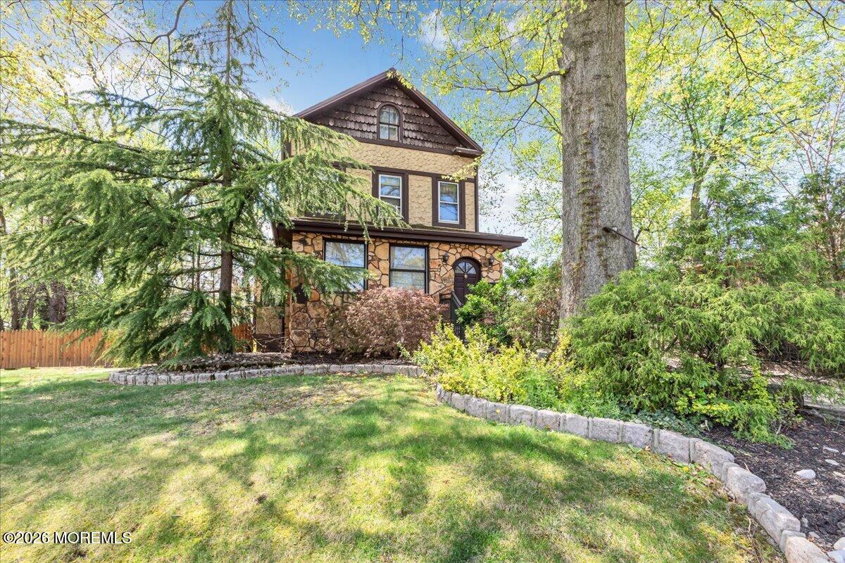 225 Freeman Street Woodbridge, NJ 07095 - Photo 23 of 39 a view of a house with a yard