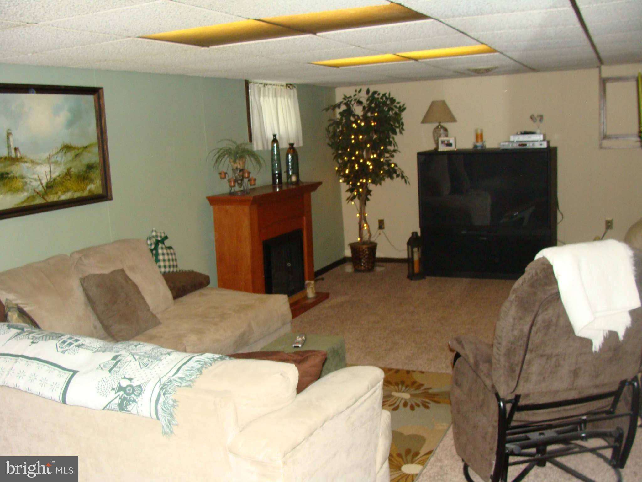 2613 Canterbury Road Baltimore, MD 21234 - Photo 14 of 28 Family Room