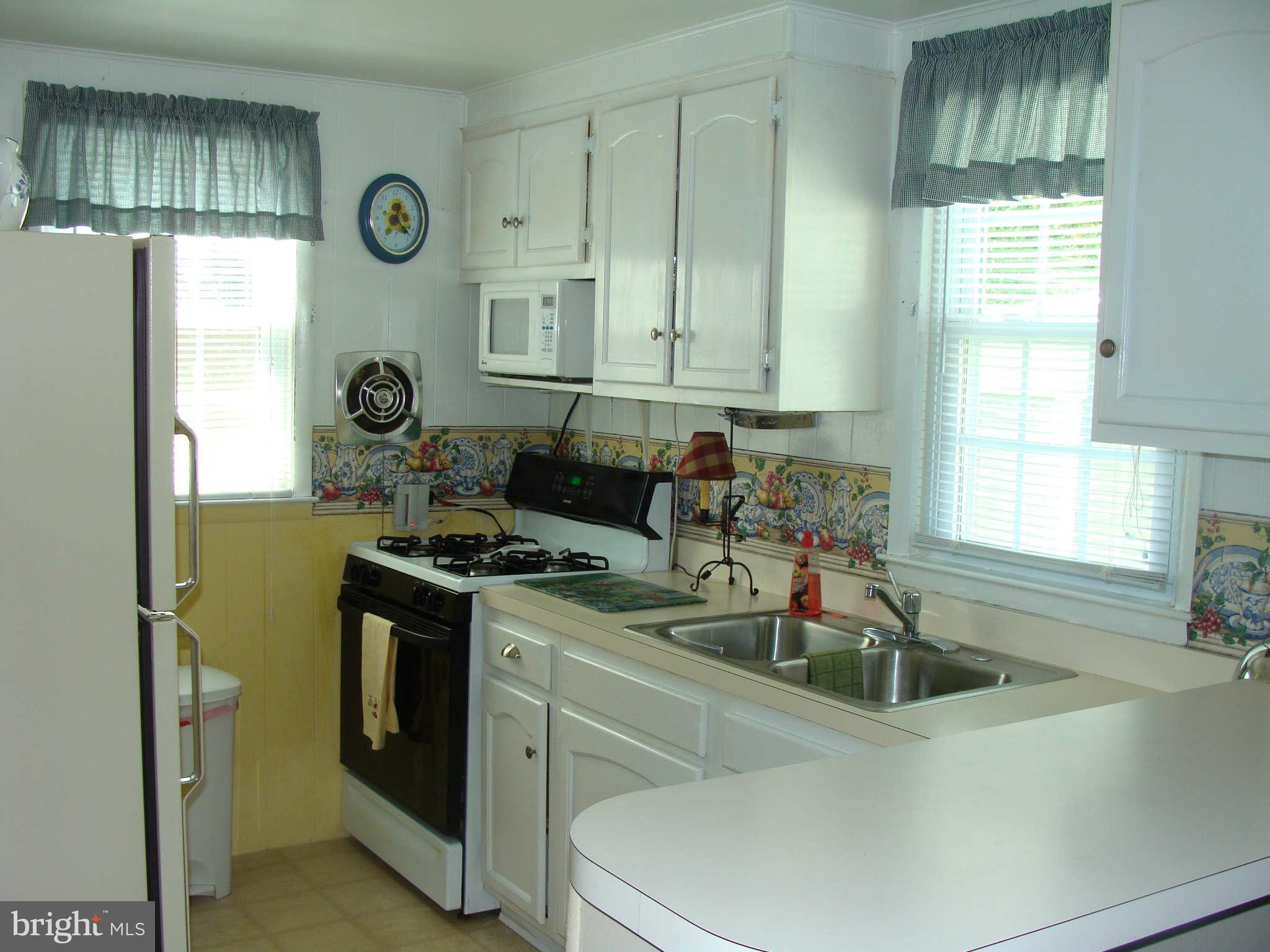 2613 Canterbury Road Baltimore, MD 21234 - Photo 8 of 28 Kitchen