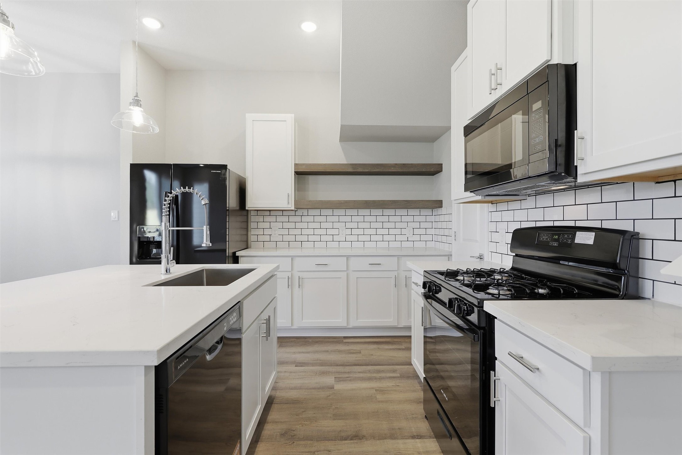 9914 Clark Road Houston, TX 77076 - Photo 4 of 50