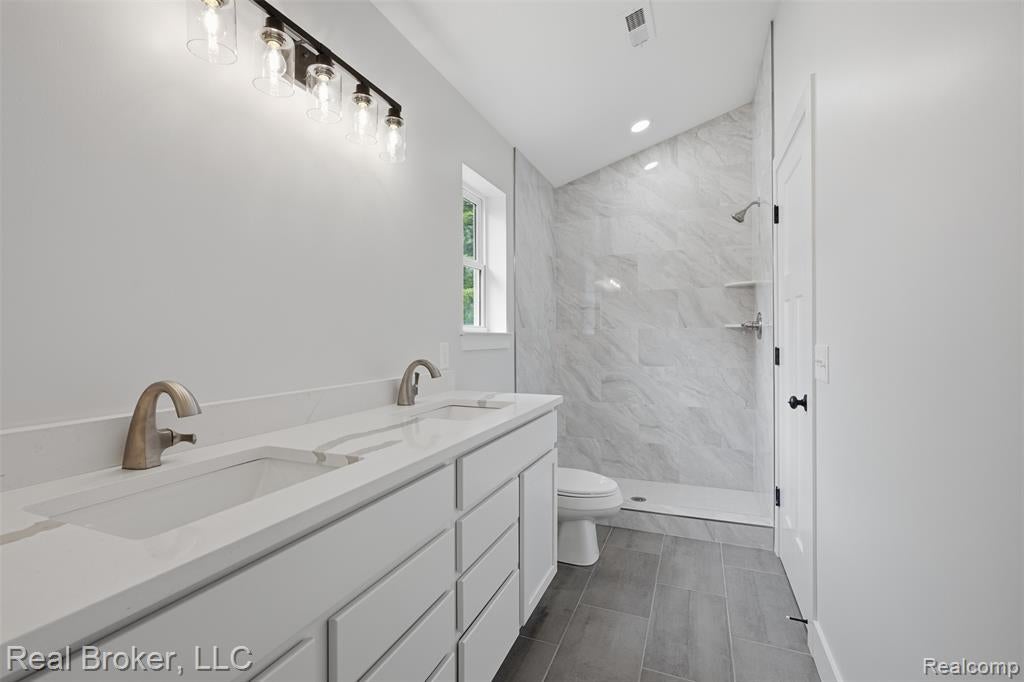 9400 Roland Brighton, MI 48116 - Photo 19 of 41 Gallery Image 19