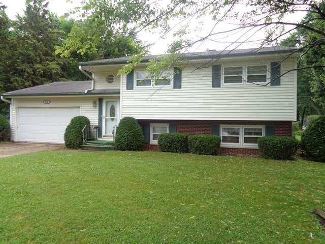 615 Dennis Street Rochelle, IL 61068 - Photo 1 of 6